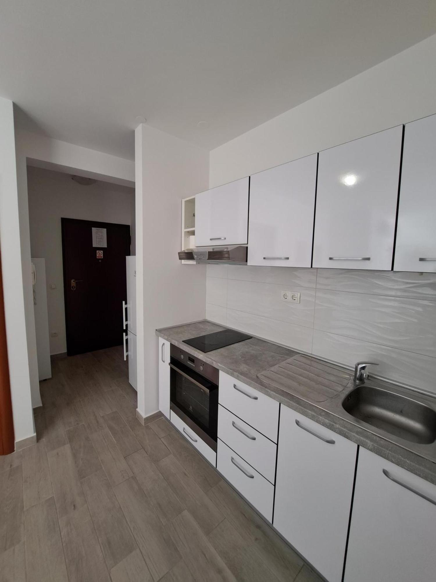 Apartment Charlie โกมาร์นา ภายนอก รูปภาพ